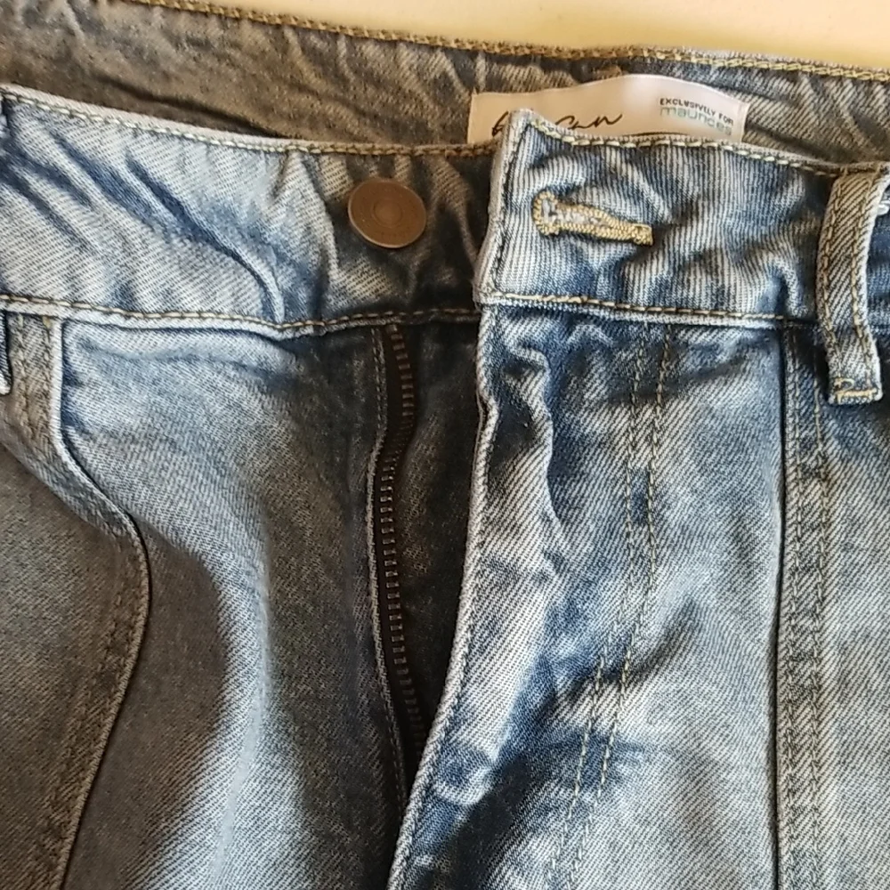Distressed Blue Jeans - Picture 5 of 8